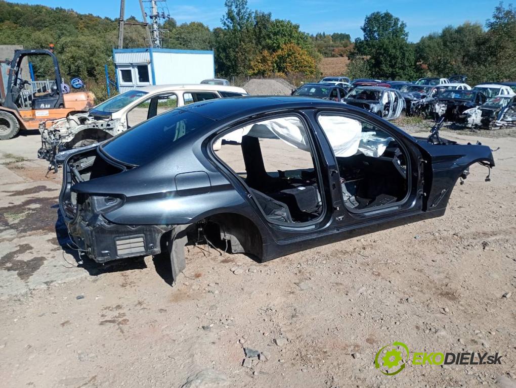 BMW G30 sedan 2018 140 kW 520 d Mild-Hybrid 1995 karoséria ČTVRŤÁK: Blatník prah strecha PODŁUŻNICA