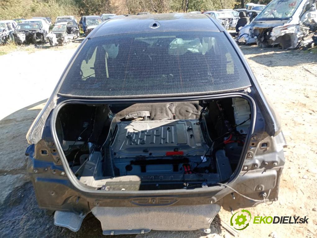 BMW G30 sedan 2018 140 kW 520 d Mild-Hybrid 1995 karoséria ČTVRŤÁK: Blatník prah strecha PODŁUŻNICA