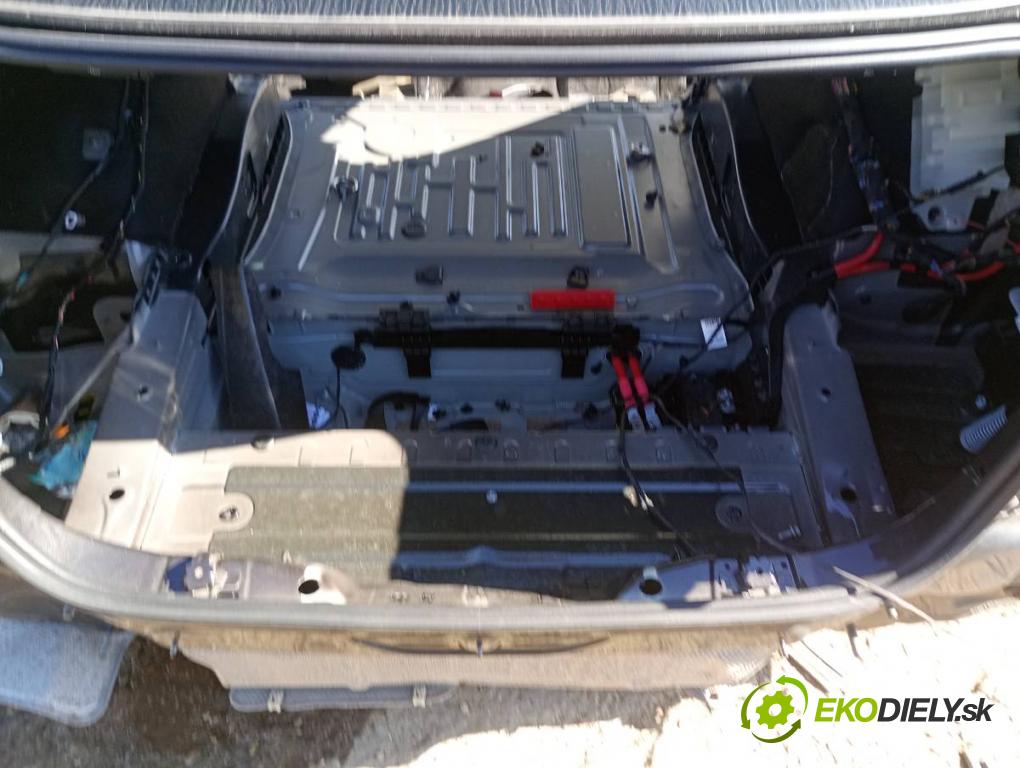 BMW G30 sedan 2018 140 kW 520 d Mild-Hybrid 1995 karoséria ČTVRŤÁK: Blatník prah strecha PODŁUŻNICA