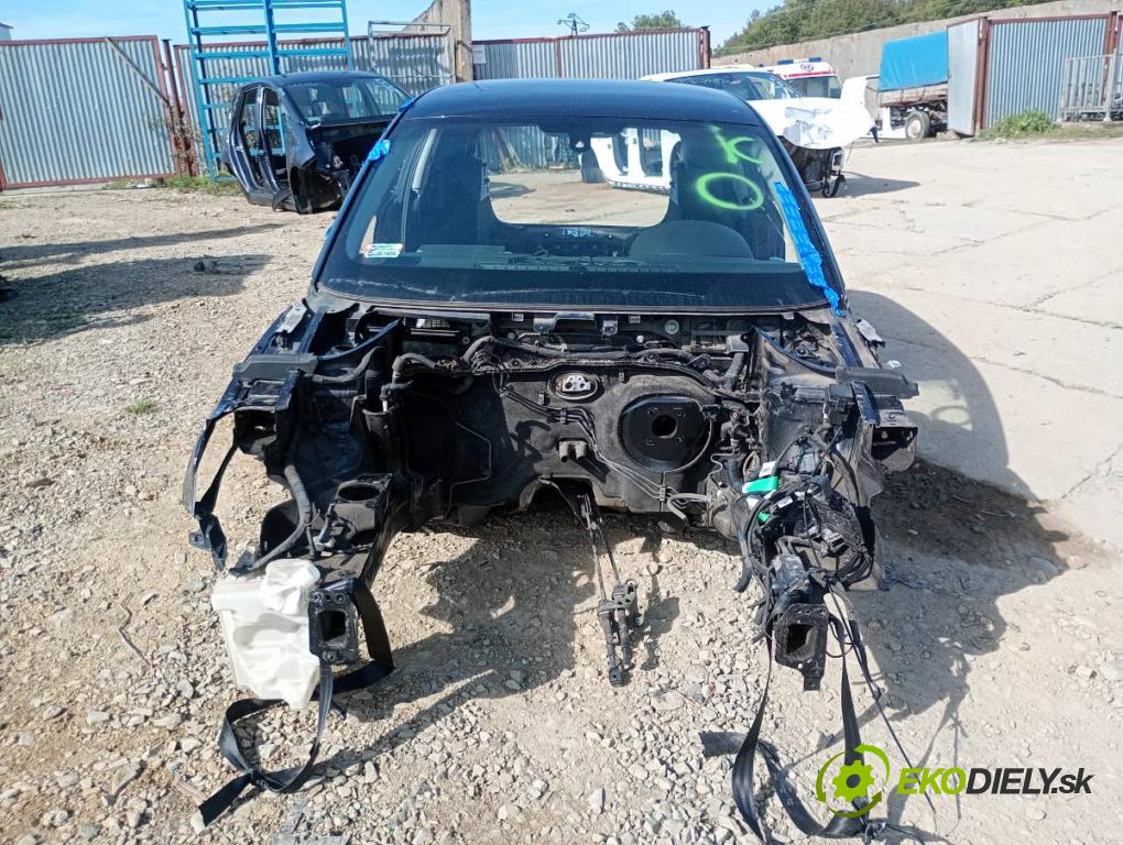 AUDI A1 8X liftback 2011 63 kW 1.2 TFSI 1197 karoséria ČTVRŤÁK: Blatník prah strecha PODŁUŻNICA