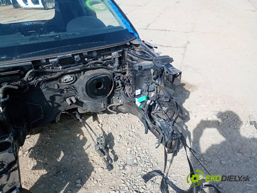 AUDI A1 8X liftback 2011 63 kW 1.2 TFSI 1197 karoséria ČTVRŤÁK: Blatník prah strecha PODŁUŻNICA