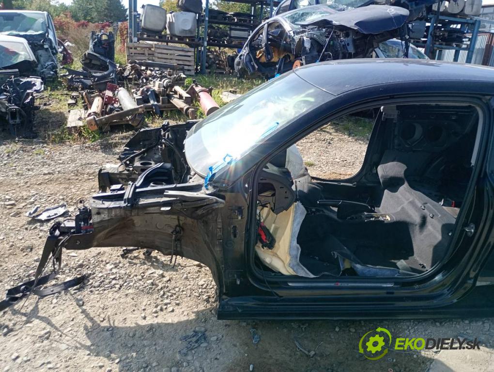 AUDI A1 8X liftback 2011 63 kW 1.2 TFSI 1197 karoséria ČTVRŤÁK: Blatník prah strecha PODŁUŻNICA