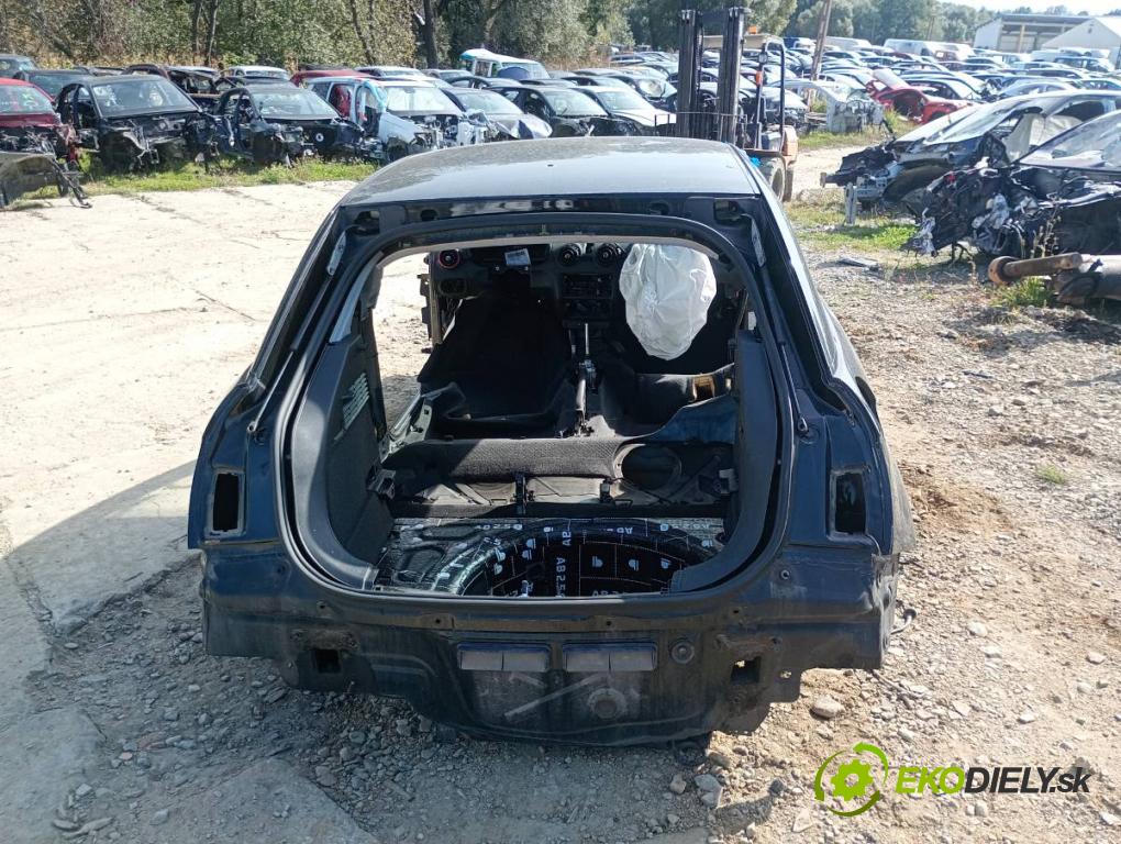 AUDI A1 8X liftback 2011 63 kW 1.2 TFSI 1197 karoséria ČTVRŤÁK: Blatník prah strecha PODŁUŻNICA