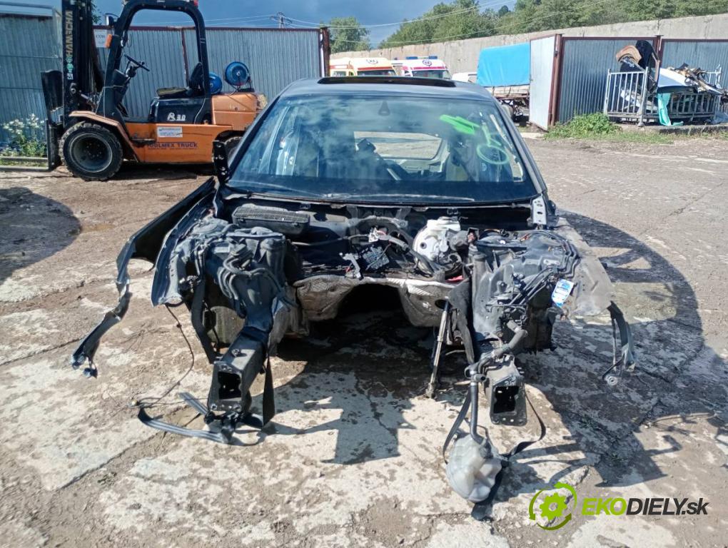 AUDI A6 C7 sedan 2015 110 kW 2.0 TDI 1968 karoséria ČTVRŤÁK: Blatník prah strecha PODŁUŻNICA
