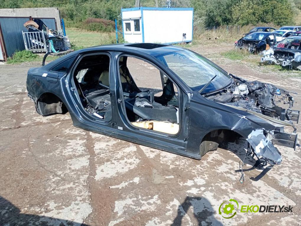 AUDI A6 C7 sedan 2015 110 kW 2.0 TDI 1968 karoséria ČTVRŤÁK: Blatník prah strecha PODŁUŻNICA
