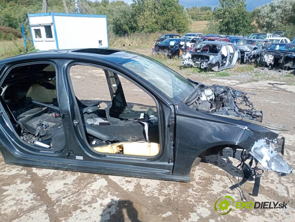 AUDI A6 C7 sedan 2015 110 kW 2.0 TDI 1968 karoséria ČTVRŤÁK: Blatník prah strecha PODŁUŻNICA