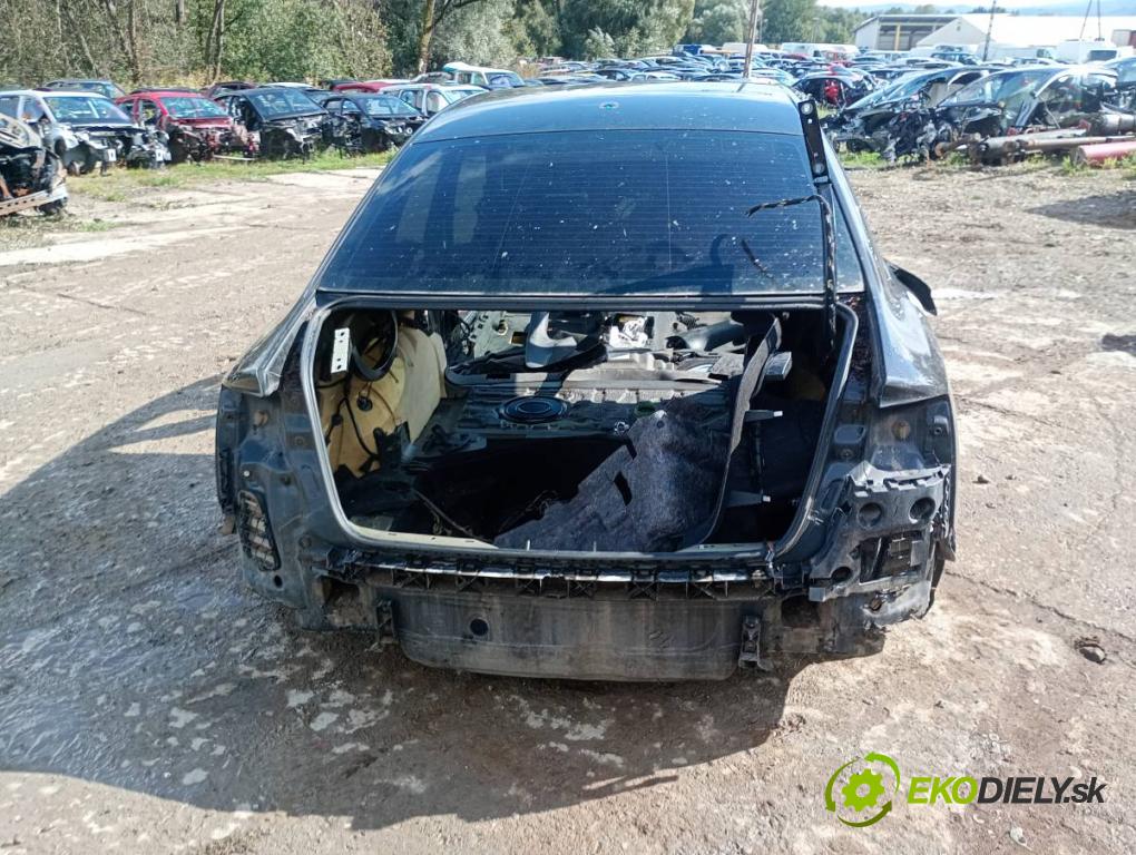 AUDI A6 C7 sedan 2015 110 kW 2.0 TDI 1968 karoséria ČTVRŤÁK: Blatník prah strecha PODŁUŻNICA