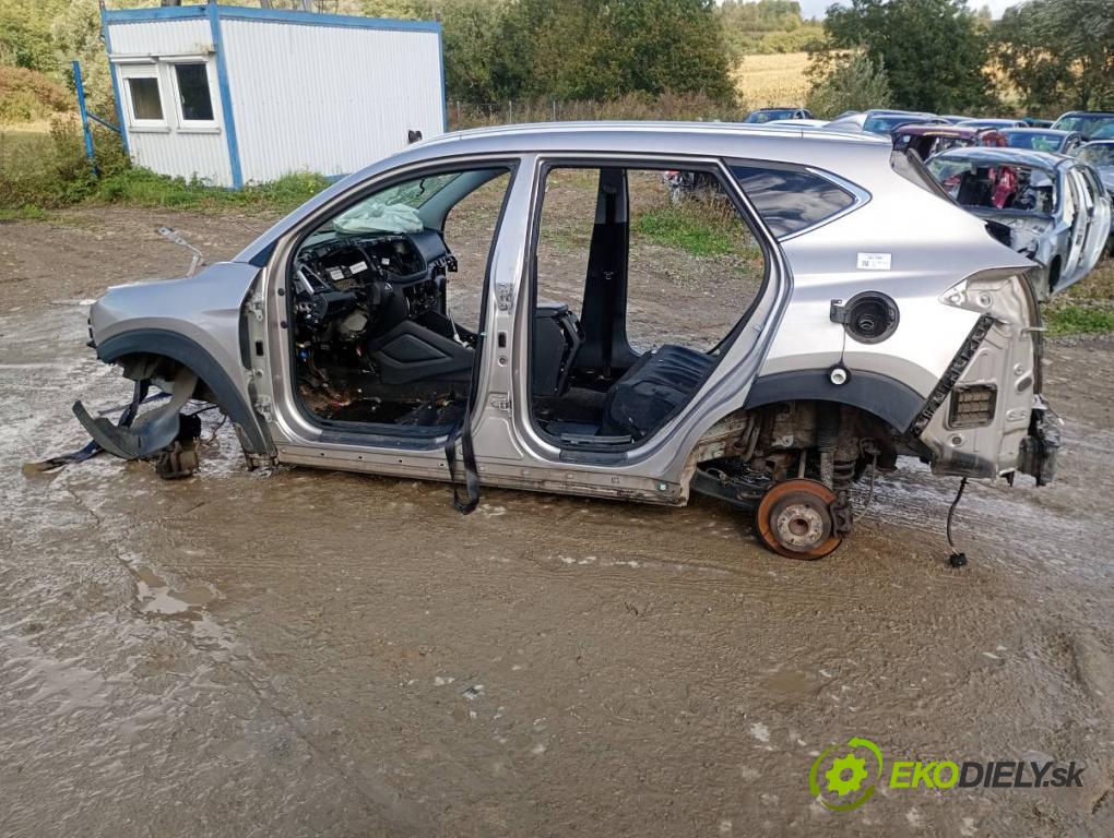 HYUNDAI TUCSON SUV 2015 100 kW 2.0 CRDi 1995 karoséria ČTVRŤÁK: Blatník prah strecha PODŁUŻNICA 
