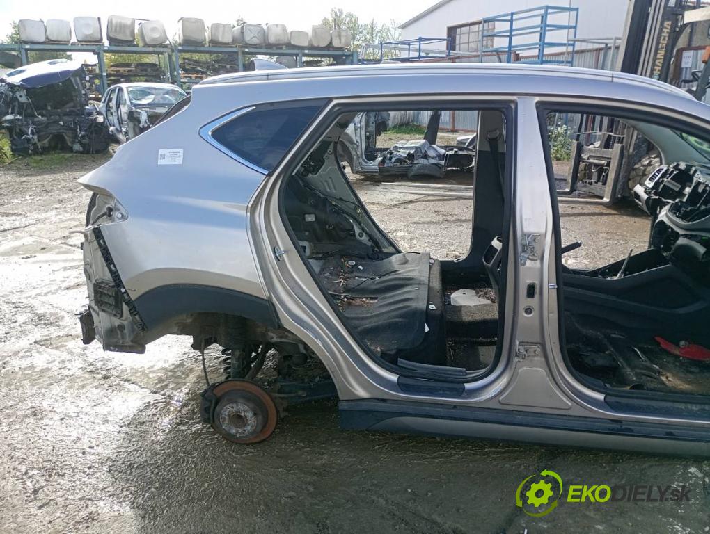 HYUNDAI TUCSON SUV 2015 100 kW 2.0 CRDi 1995 karoséria ČTVRŤÁK: Blatník prah strecha PODŁUŻNICA