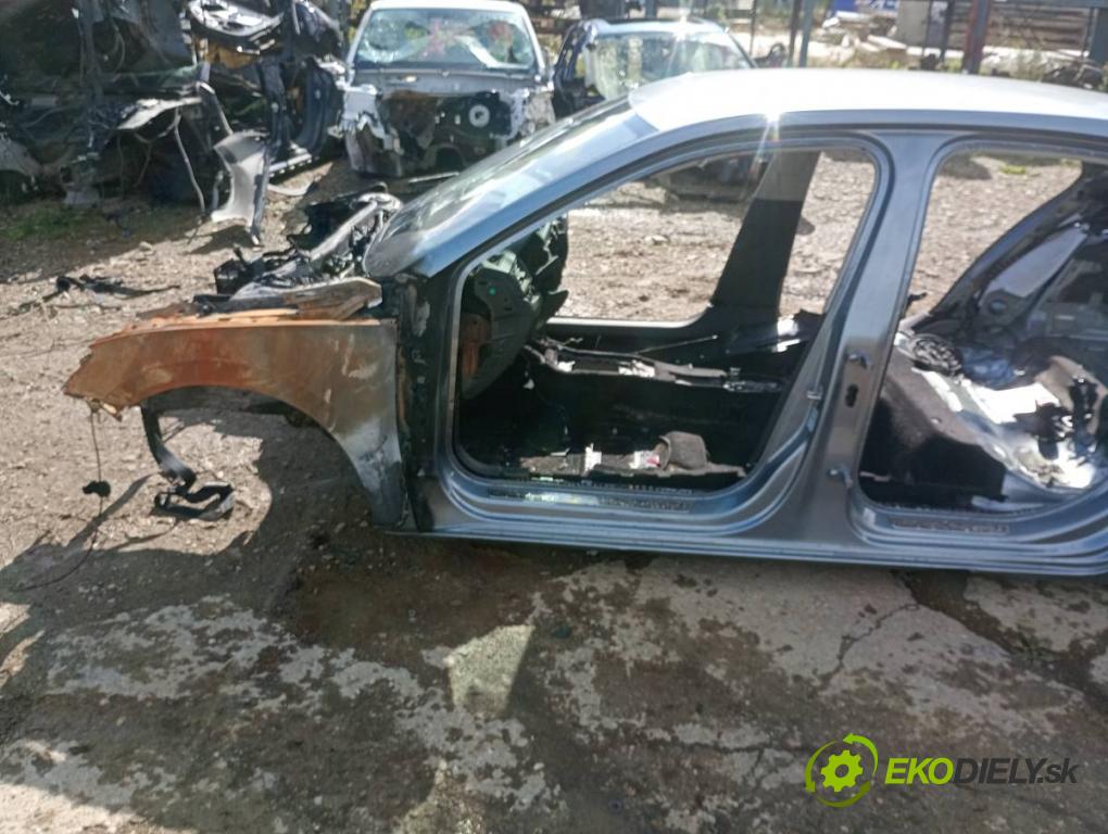 SKODA SUPERB III liftback 2017 132 kW 1.8 TSI 1798 karoséria ČTVRŤÁK: Blatník prah strecha PODŁUŻNICA