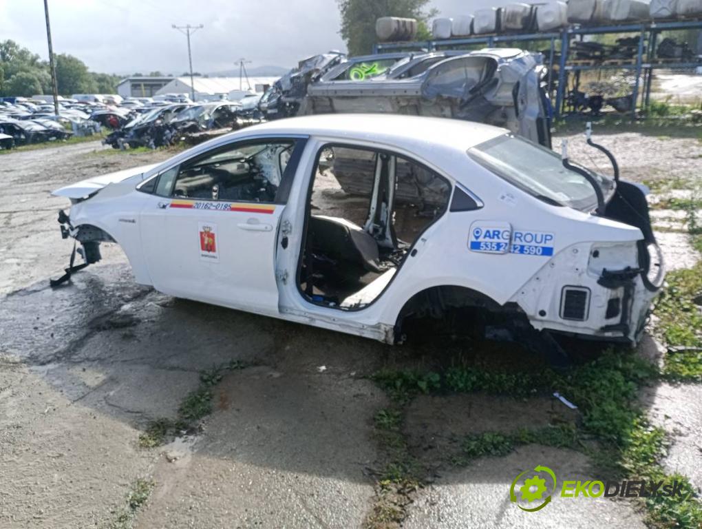 TOYOTA COROLLA E21 sedan 2020 72 kW 1.8 VVTi Hybrid (ZWE211, MZEA12) 1798 karoséria ČTVRŤÁK: Blatník prah strecha PODŁUŻNICA 