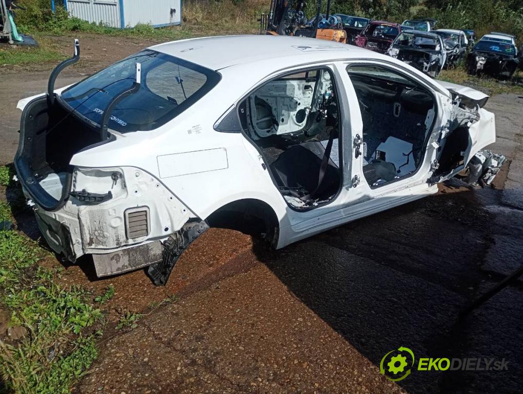 TOYOTA COROLLA E21 sedan 2020 72 kW 1.8 VVTi Hybrid (ZWE211, MZEA12) 1798 karoséria ČTVRŤÁK: Blatník prah strecha PODŁUŻNICA