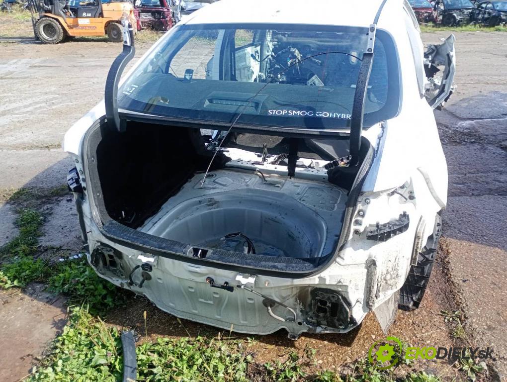 TOYOTA COROLLA E21 sedan 2020 72 kW 1.8 VVTi Hybrid (ZWE211, MZEA12) 1798 karoséria ČTVRŤÁK: Blatník prah strecha PODŁUŻNICA