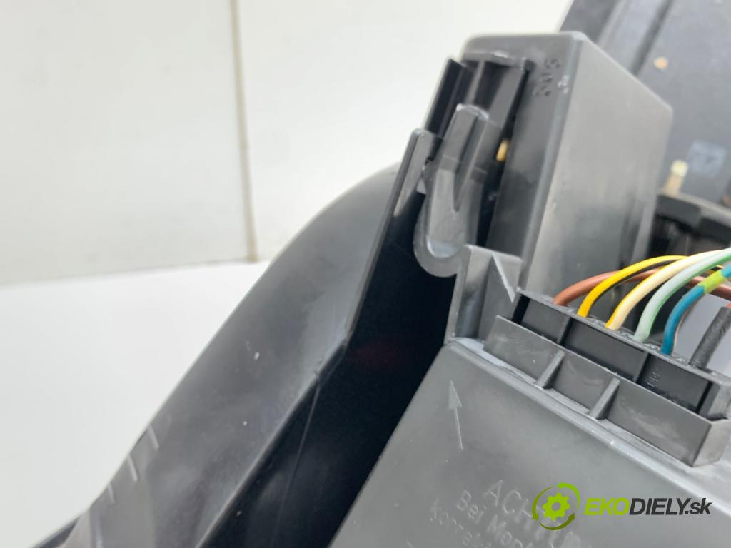 BMW E60 sedan 2005 160 kW 525 i 2996 Svetlo ľavy zad