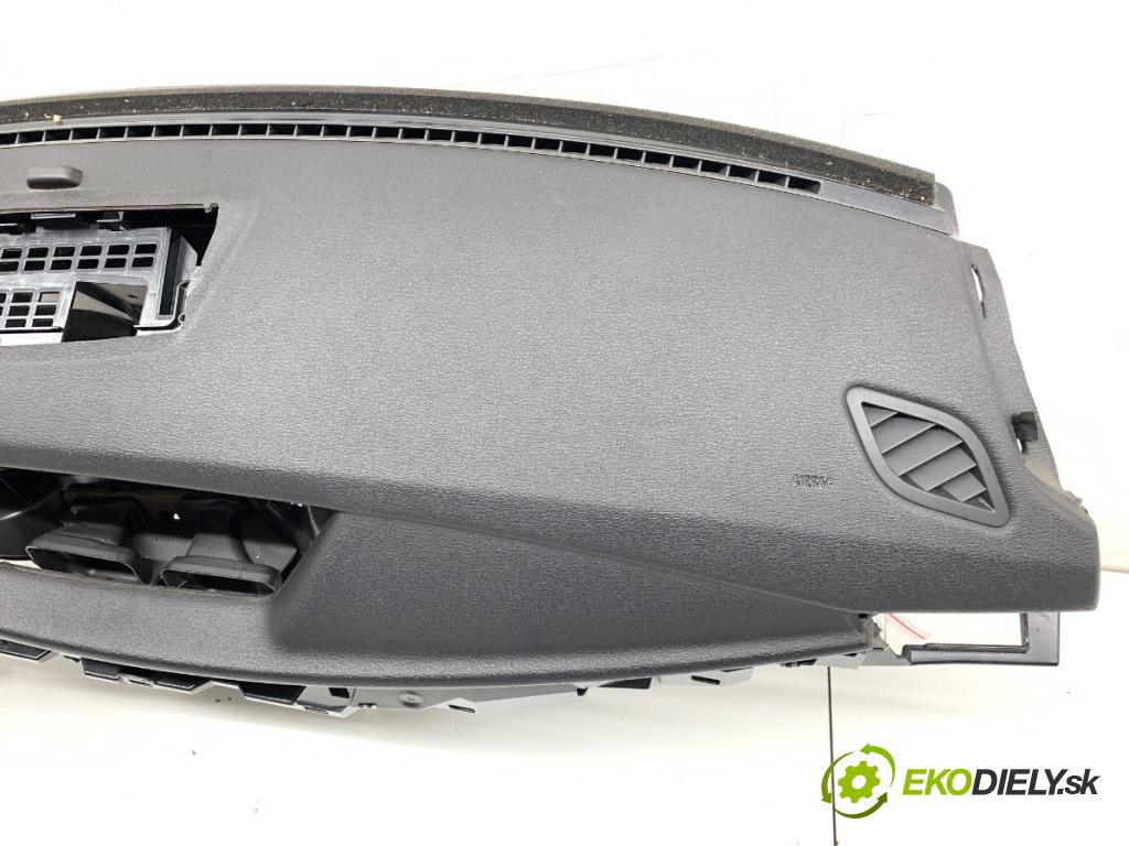 BMW E84 SUV 2013 180 kW xDrive 28 i 1997 palubní doska POLŠTÁŘ: