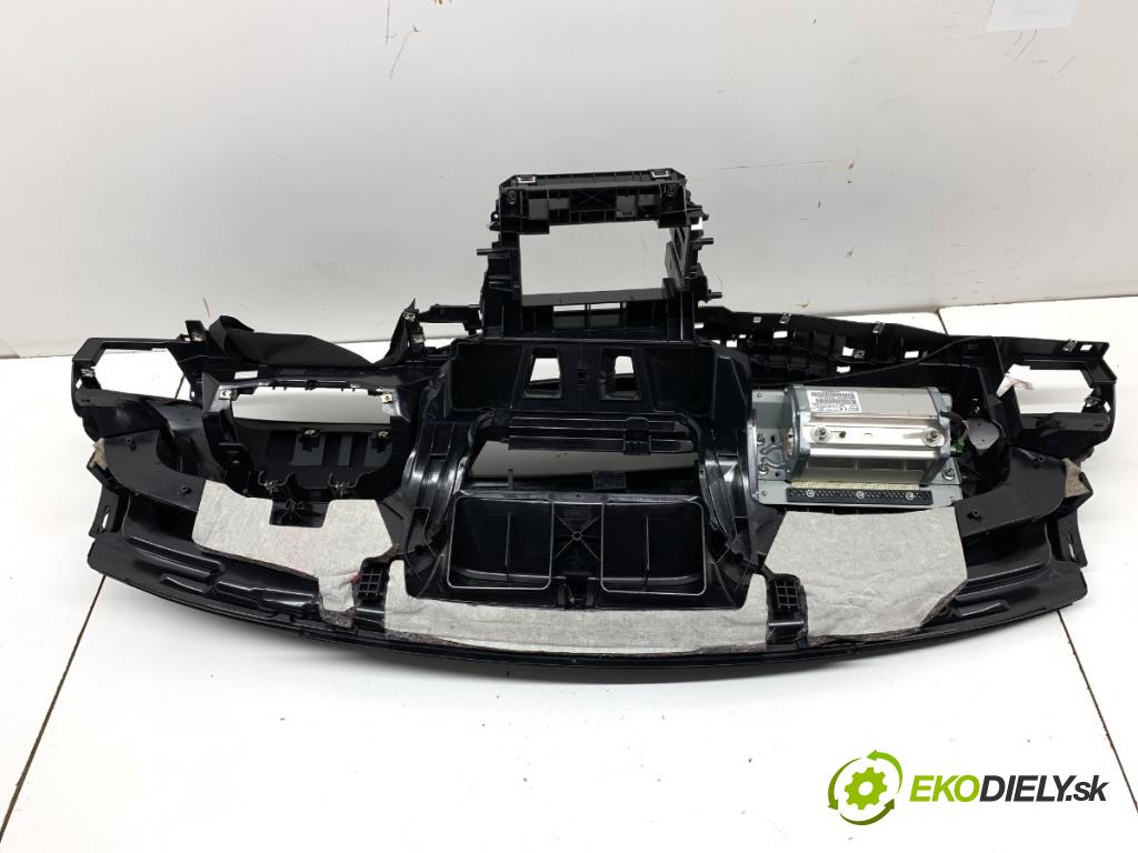 BMW E84 SUV 2013 180 kW xDrive 28 i 1997 palubní doska POLŠTÁŘ: