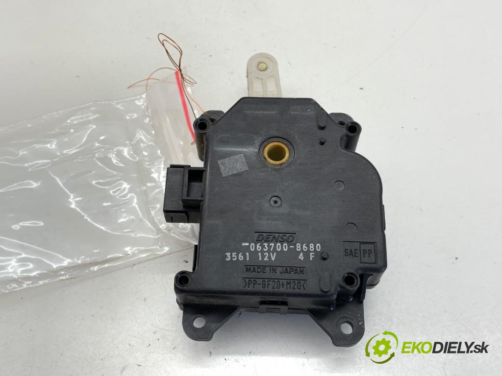 TOYOTA AVENSIS T25 Kombi 2004 108 kW 2.0 (AZT250_) 1998 motor topení 063700-8680