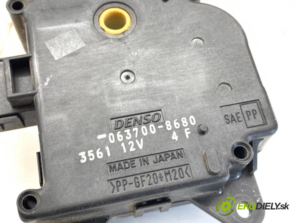 TOYOTA AVENSIS T25 Kombi 2004 108 kW 2.0 (AZT250_) 1998 motor topení 063700-8680