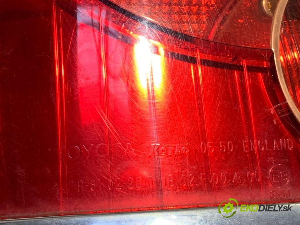 TOYOTA AVENSIS T25 Kombi 2004 108 kW 2.0 (AZT250_) 1998 světlo levý zadní část