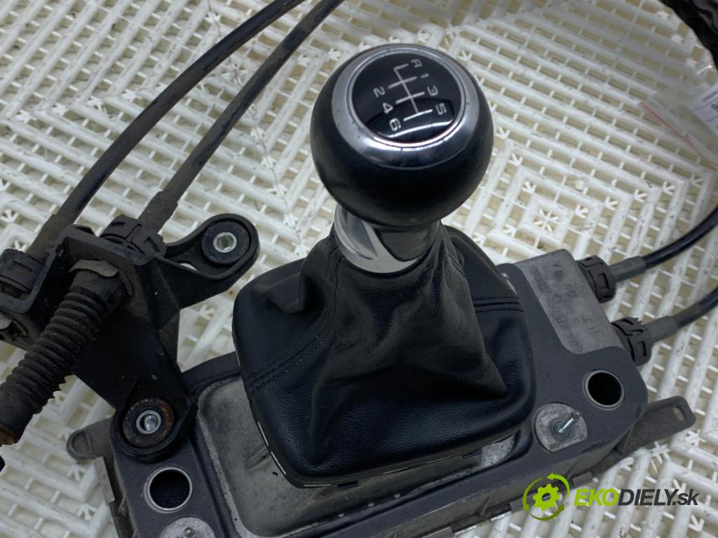 AUDI A3 8P liftback 2010 92 kW 1.4 TFSI 1390 Kulisa 1Q0711049C (Rýchlostná páka (kulisa))