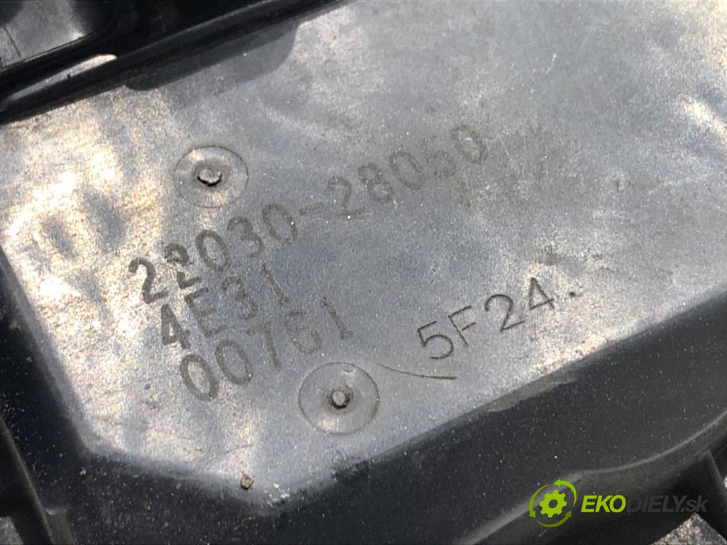 TOYOTA AVENSIS T25 Kombi 2004 108 kW 2.0 (AZT250_) 1998 škrtíci klapka 22030-28050 (Škrticí klapka)