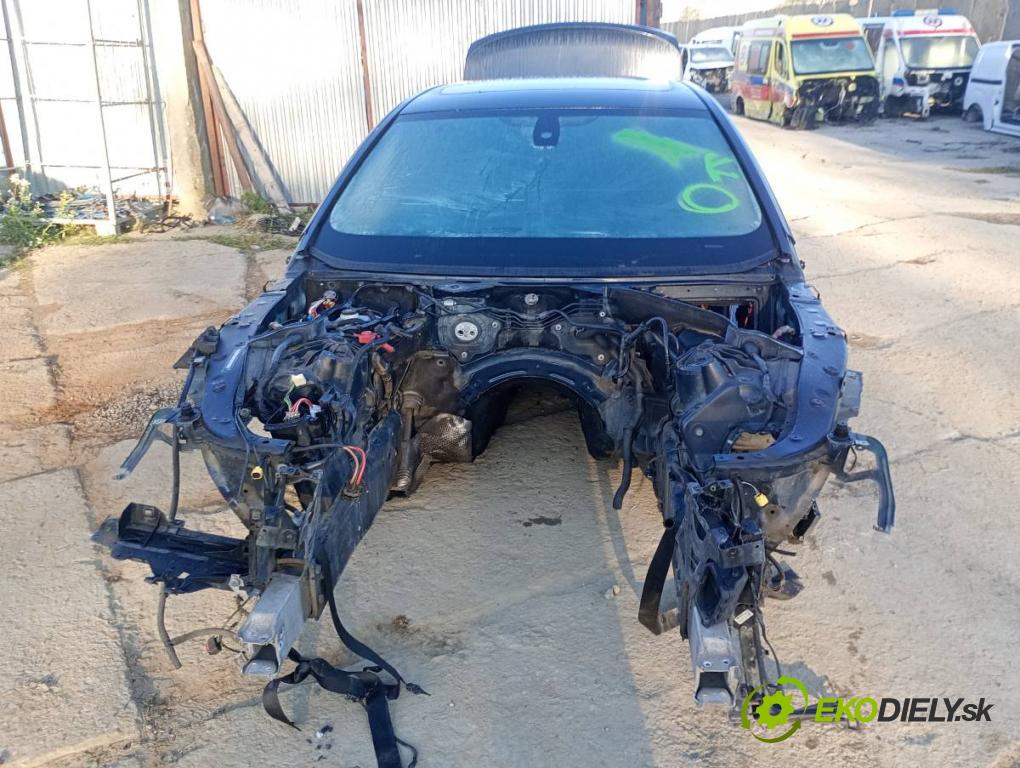 BMW F10 sedan 2011 120 kW 520 d 1995 karoséria ČTVRŤÁK: Blatník prah strecha PODŁUŻNICA