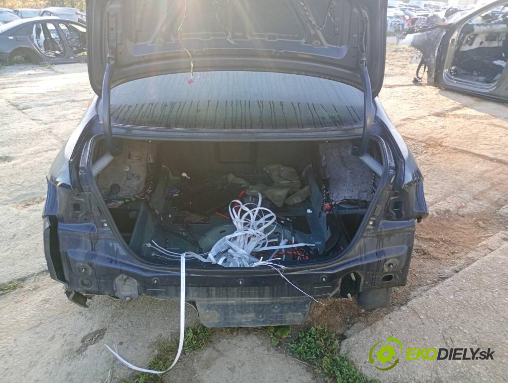 BMW F10 sedan 2011 120 kW 520 d 1995 karoséria ČTVRŤÁK: Blatník prah strecha PODŁUŻNICA