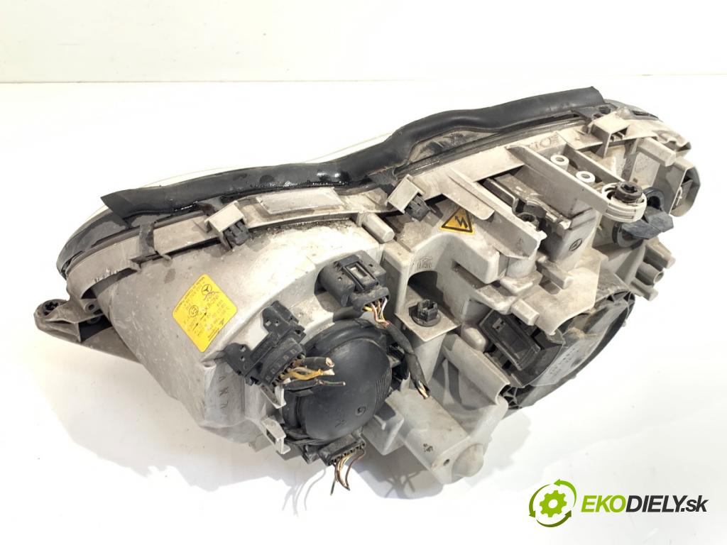 MERCEDES-BENZ S203 Kombi 2003 125 kW C 240 (203.261) 2597 světlomet pravý přední část A2038203861