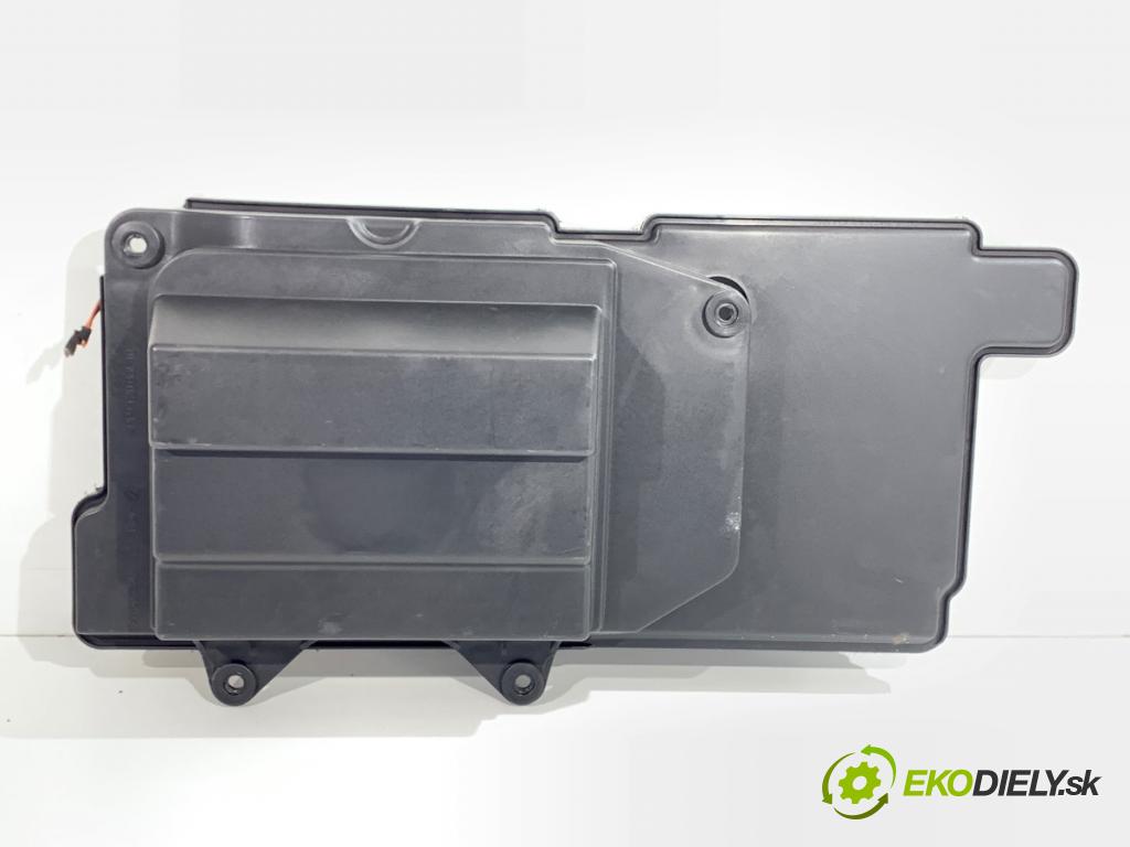 AUDI A8 D4 sedan 2012 368 kW 6.3 W12 quattro 6299 subwoofer 4H0035621A (Audio zariadenie)