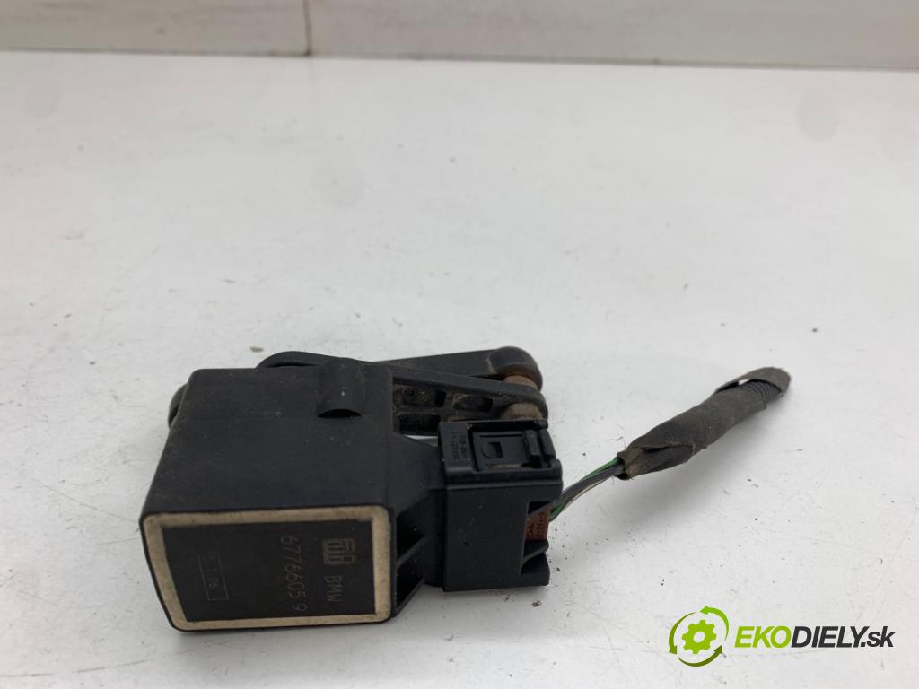 BMW E60 sedan 2005 160 kW 525 i 2996 Snímač XENON pravy zad 6776605