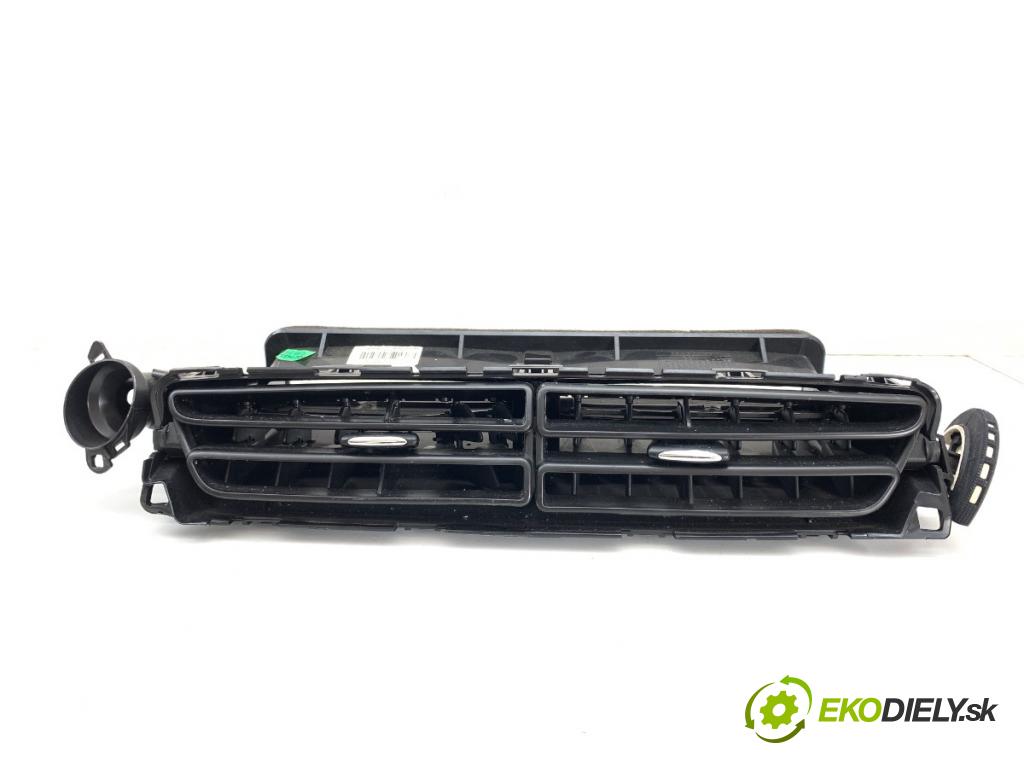 CITROEN C3 II liftback 2015 68 kW 1.6 HDi 1560 mří topení přední část střední A1092111