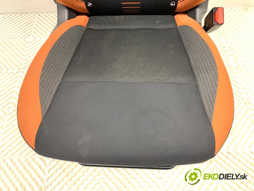 NISSAN MICRA K14 liftback 2017 66 kW 0.9 IG-T 898 Sedadlo pravy predný