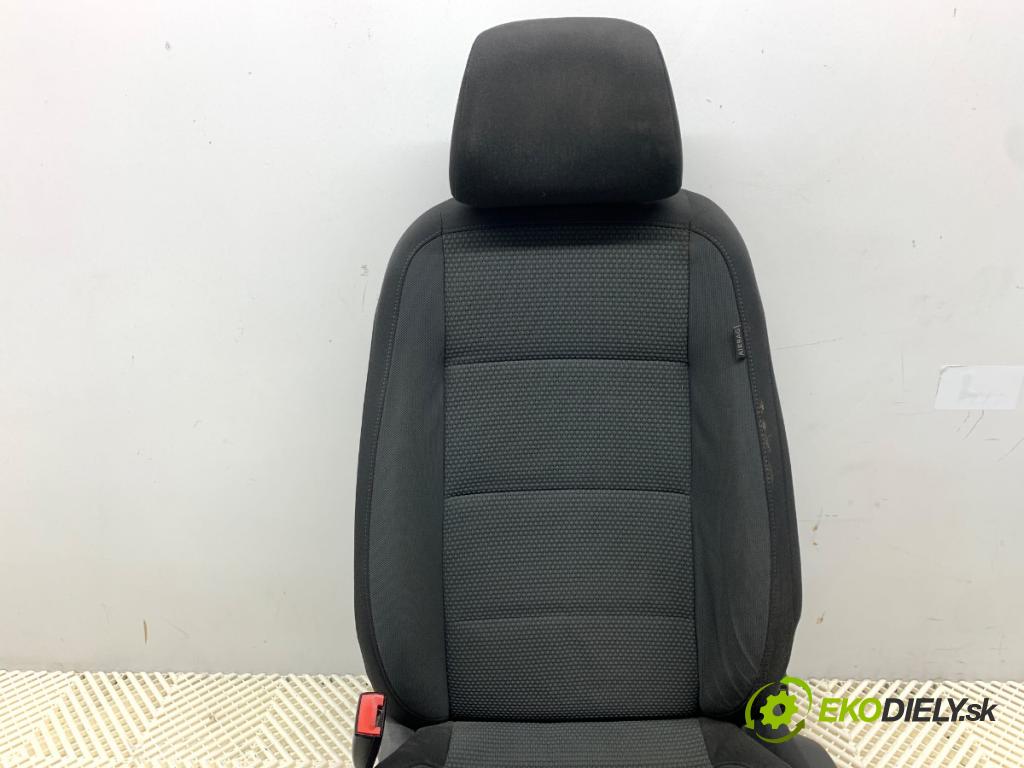 VW GOLF VI Kombi 2011 103 kW 2.0 TDI 1968 sedadlo levý přední část