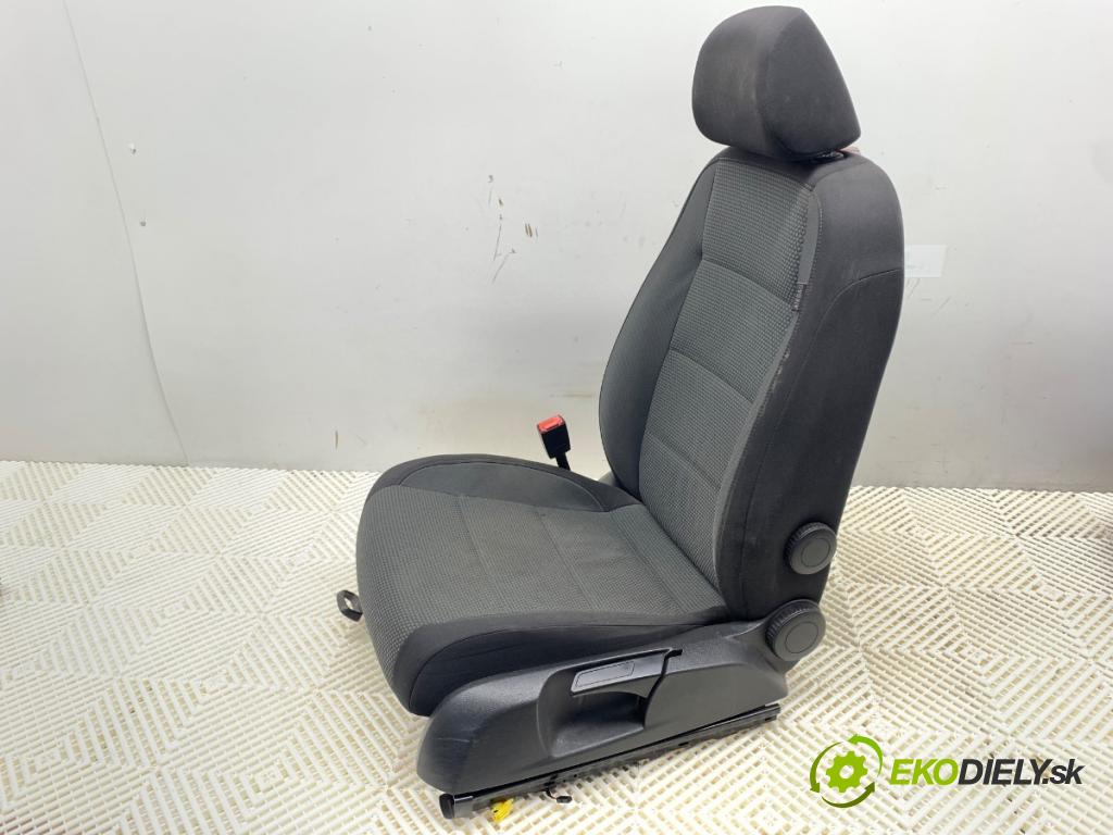 VW GOLF VI Kombi 2011 103 kW 2.0 TDI 1968 sedadlo levý přední část