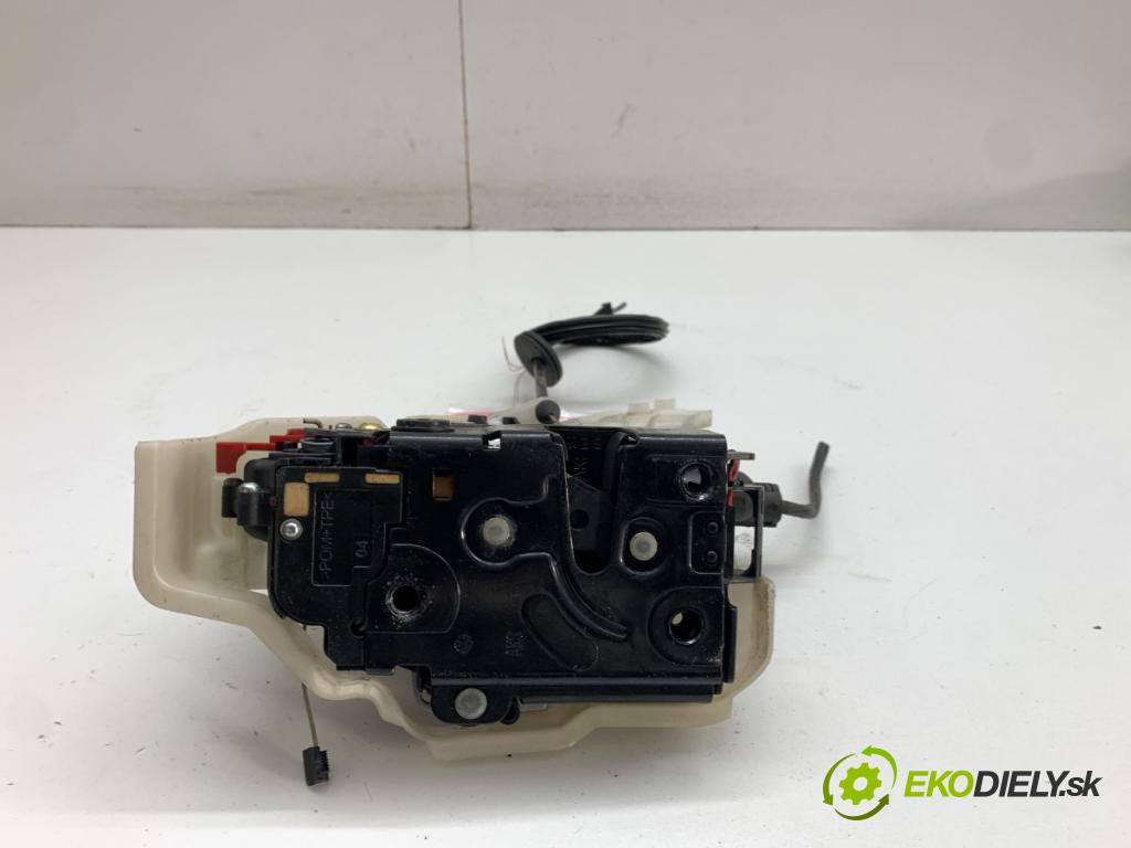 VW GOLF VI Kombi 2011 103 kW 2.0 TDI 1968 zámok dveře levý zadní část 