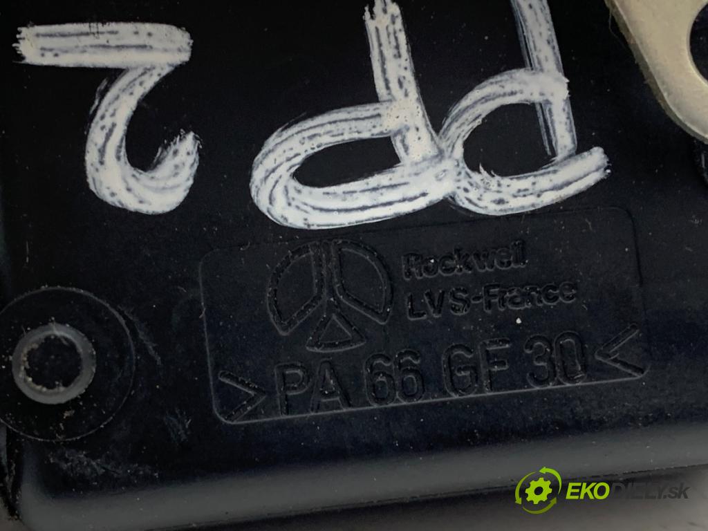 DACIA SANDERO liftback 2008 55 kW 1.4 (B30C, BS0C, BS0A, BS0G, BS1F, BS0E) 1390 zámok dveře pravý přední část 8200735224