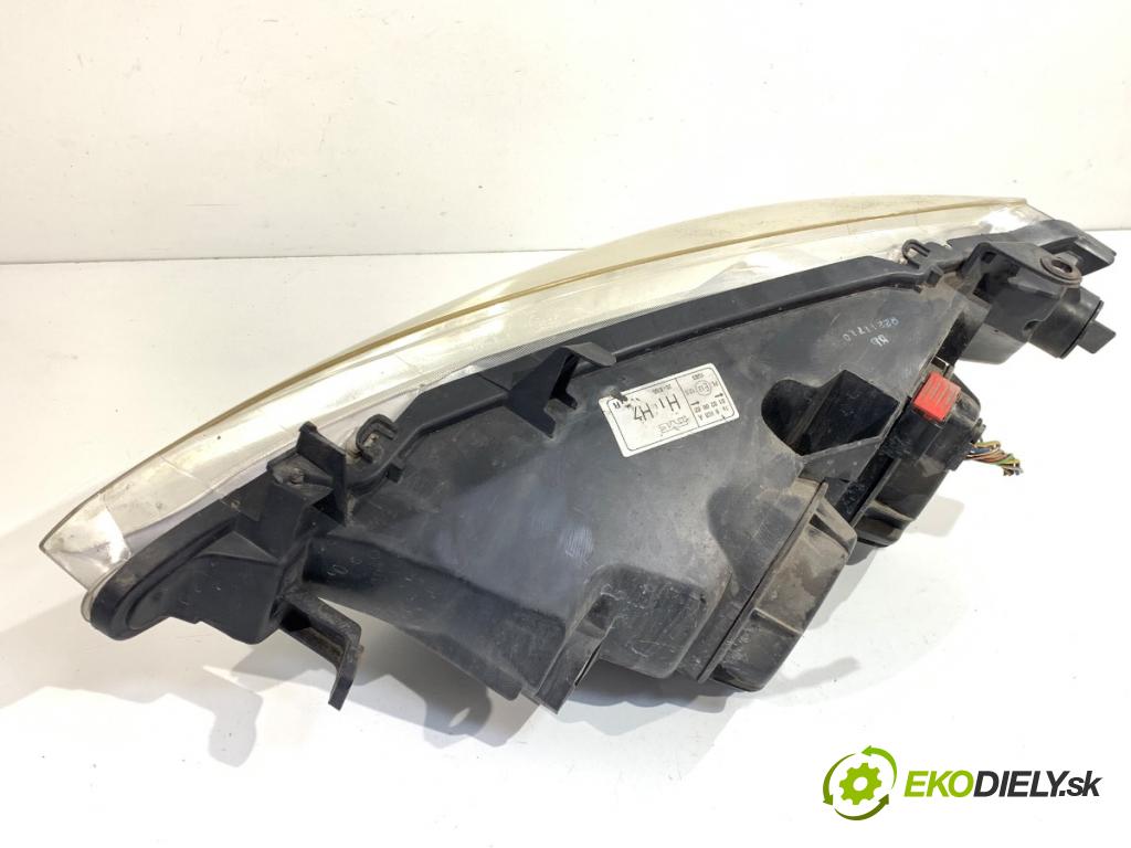 PEUGEOT 307 liftback 2002 50 kW 1.4 HDi 1398 světlomet pravý přední část