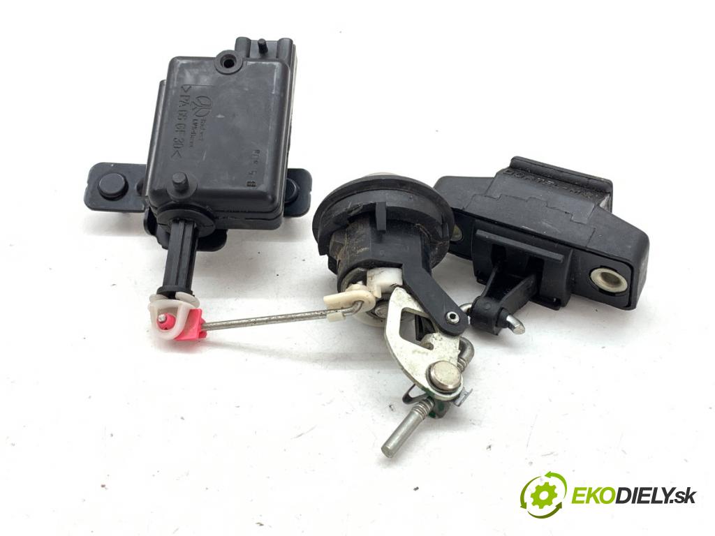 DACIA SANDERO liftback 2008 55 kW 1.4 (B30C, BS0C, BS0A, BS0G, BS1F, BS0E) 1390 zámok dverí zad 8200754083