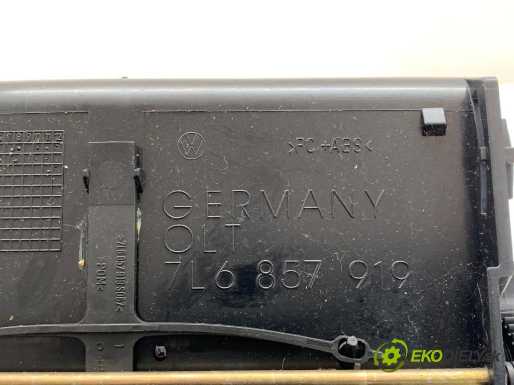 VW TOUAREG SUV 2004 230 kW 5.0 V10 TDI 4921 Priehradka, kastlík prístrojovky stredový 7L6857919