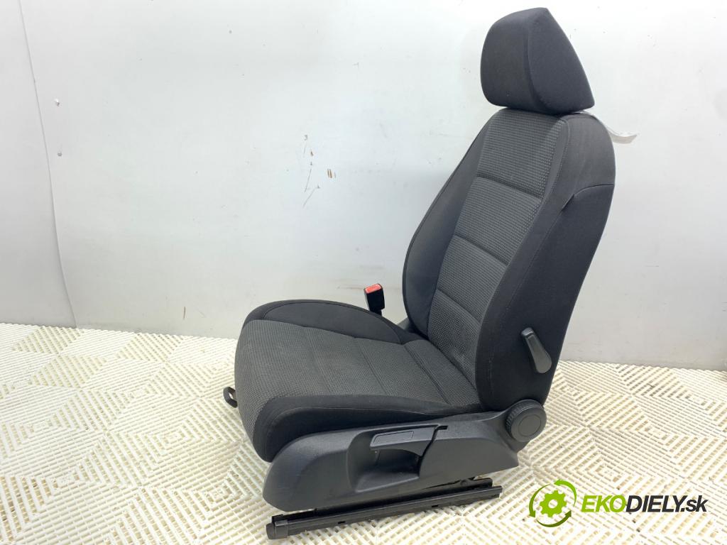 VW GOLF VI liftback 2009 90 kW 1.4 TSI 1390 sedadlo levý přední část