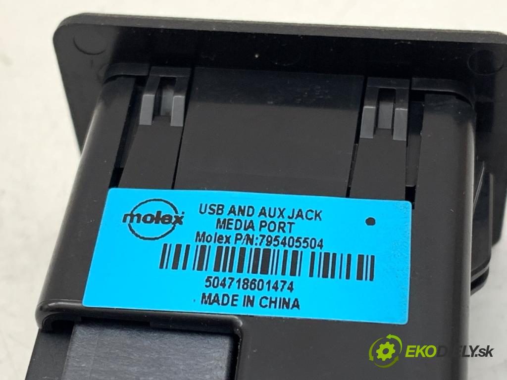 NISSAN MICRA K14 liftback 2017 66 kW 0.9 IG-T 898 HNÍZDO: USB 795405504