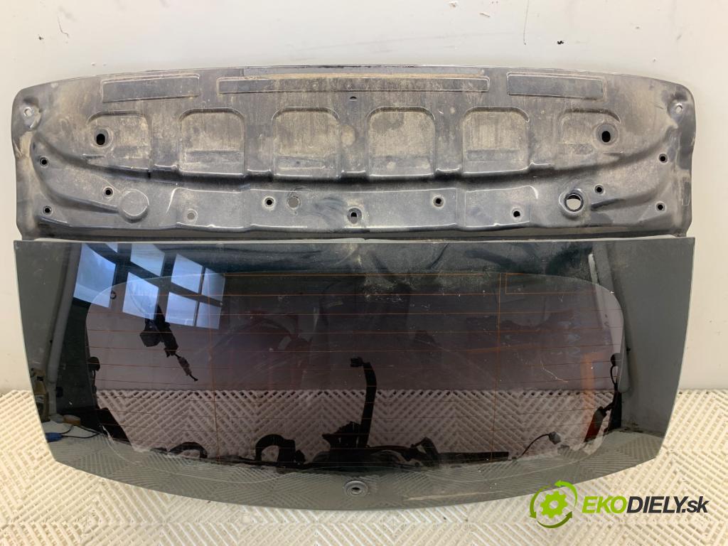VOLVO V40 liftback 2012 84 kW D2 1560 kapota zadní část 452