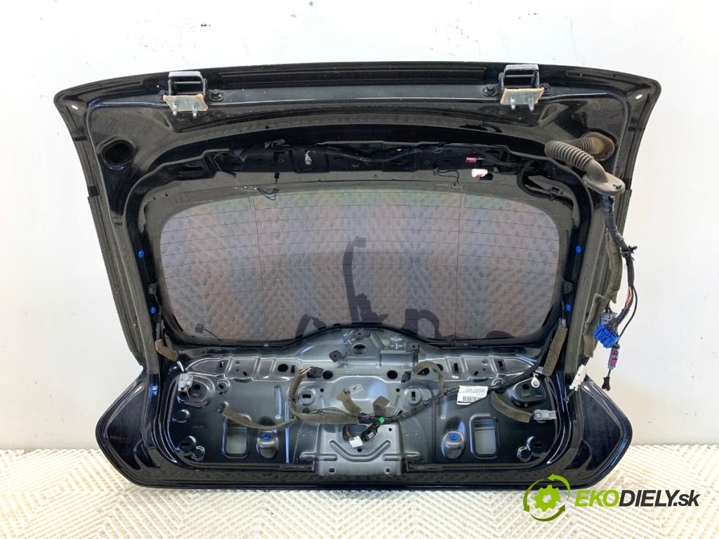 VOLVO V40 liftback 2012 84 kW D2 1560 kapota zadní část 452