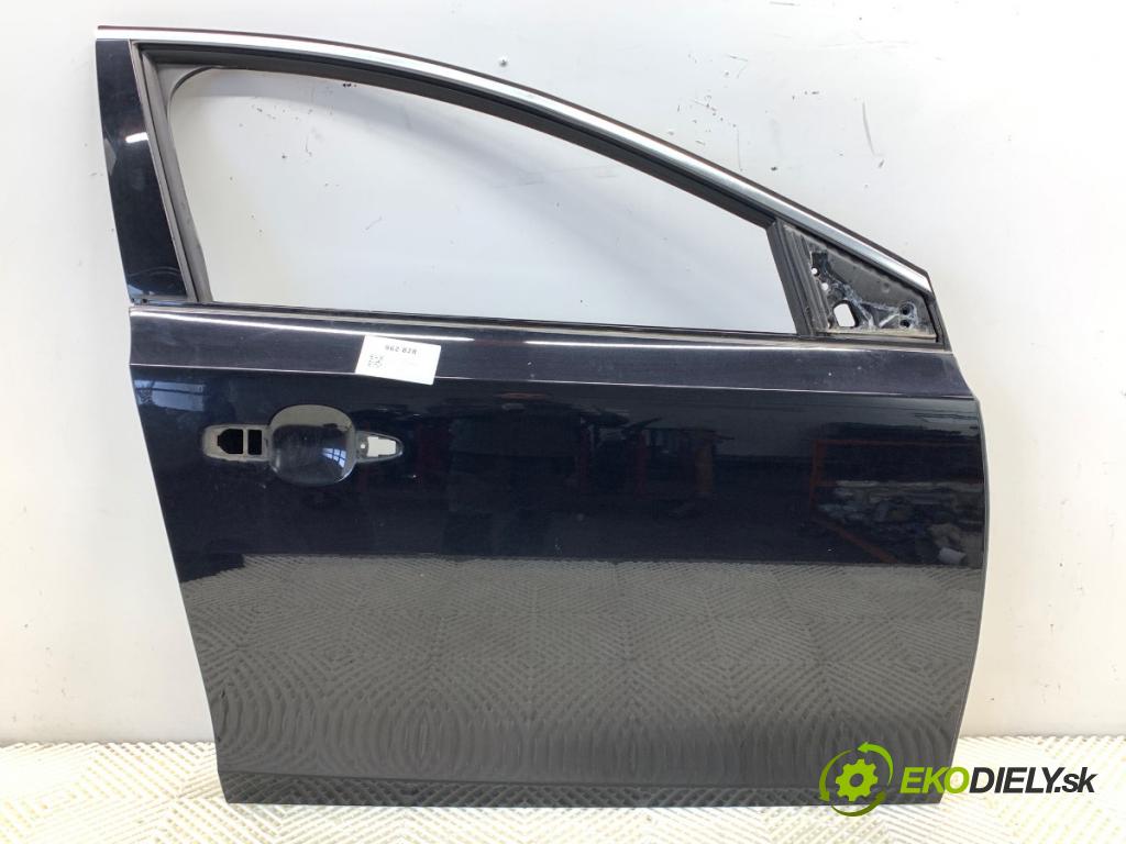 VOLVO V40 liftback 2012 84 kW D2 1560 Dvere pravy predný 452 