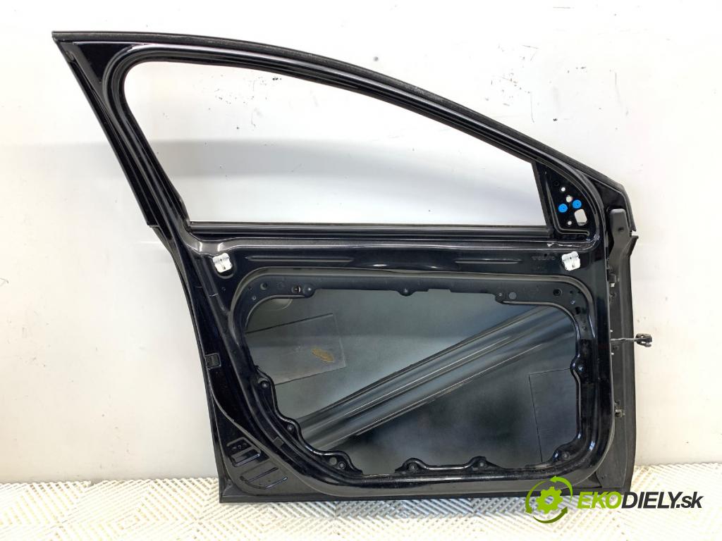 VOLVO V40 liftback 2012 84 kW D2 1560 dveře levý přední část 452
