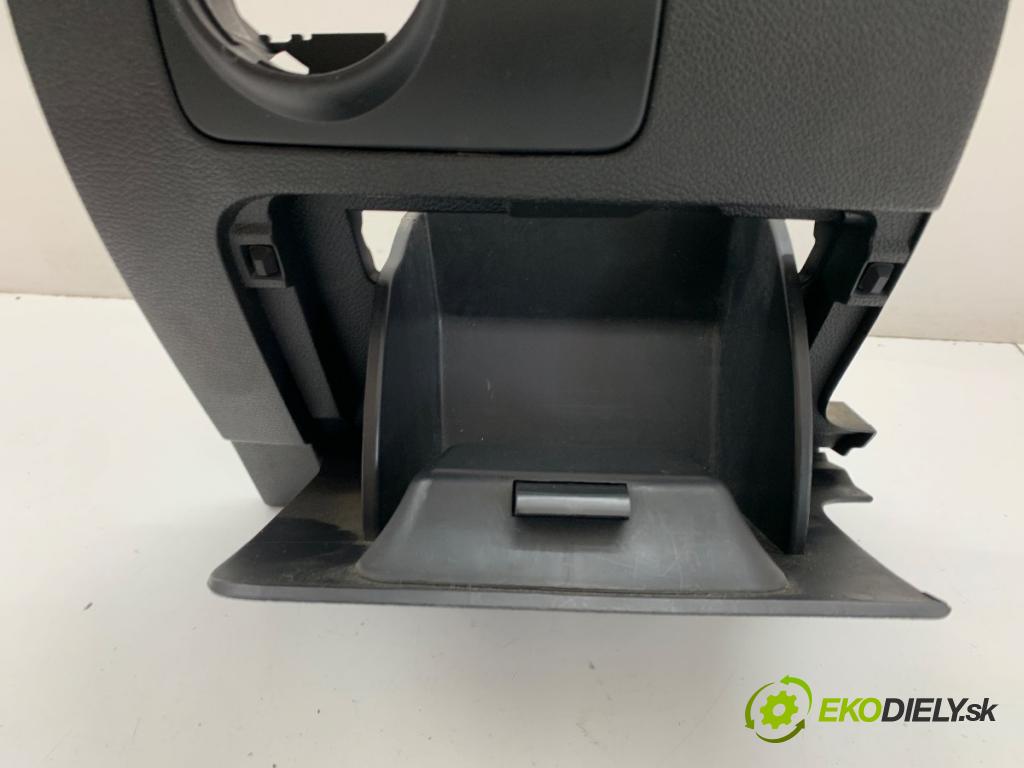 VW GOLF VI liftback 2009 90 kW 1.4 TSI 1390 přihrádka kastlík 5K1858365