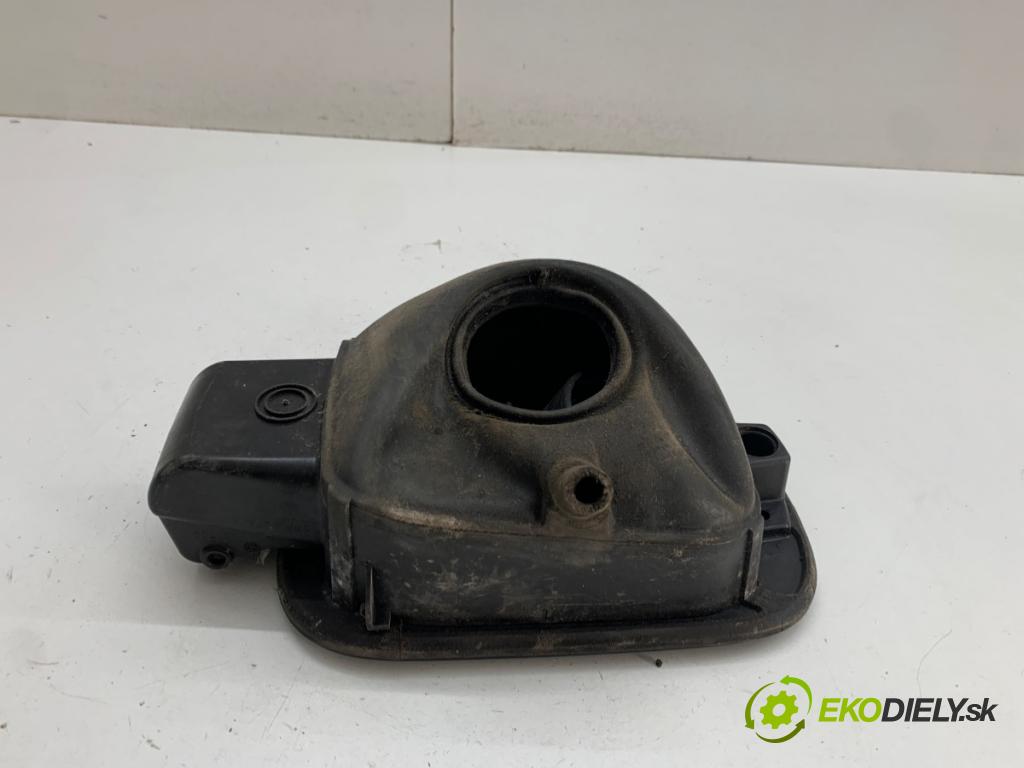 VW GOLF VI Kombi 2011 103 kW 2.0 TDI 1968 Dvierka nádrže paliva  (Kľučka dverí ostatné)