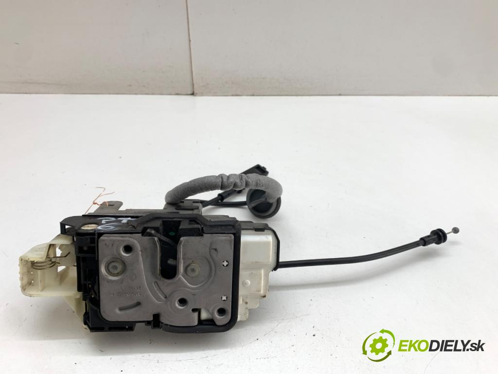 VOLVO V40 liftback 2012 84 kW D2 1560 zámok dveře pravý zadní část 31301432