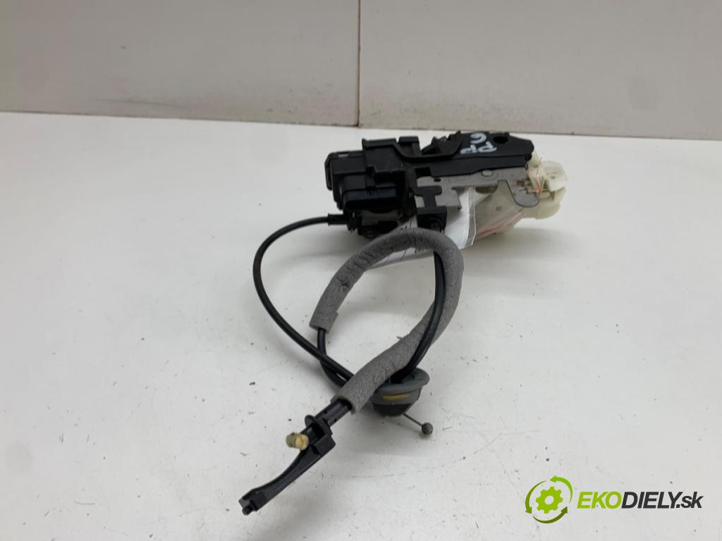 VOLVO V40 liftback 2012 84 kW D2 1560 zámok dveře pravý přední část 31301422