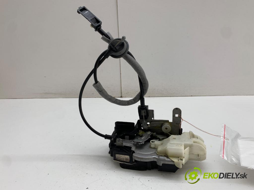 VOLVO V40 liftback 2012 84 kW D2 1560 zámok dveře pravý přední část 31301422